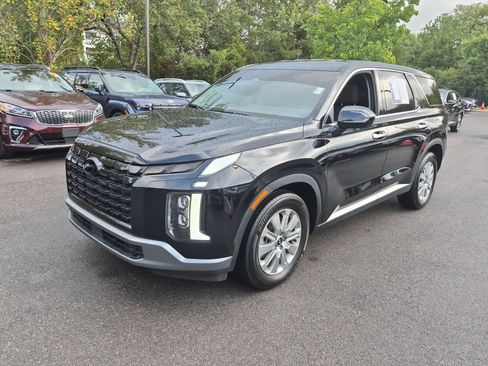 Certified 2025 Hyundai Palisade SE FWD image 1