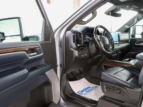 Used 2024 Chevrolet Silverado 3500 High Country w/ High Country Premium Package AWD/4WD image 3