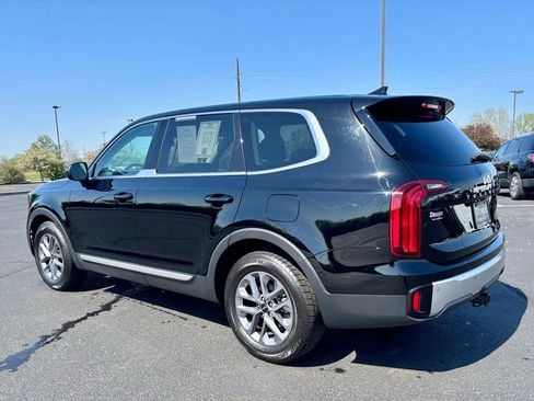 Used 2023 Kia Telluride LX FWD image 5
