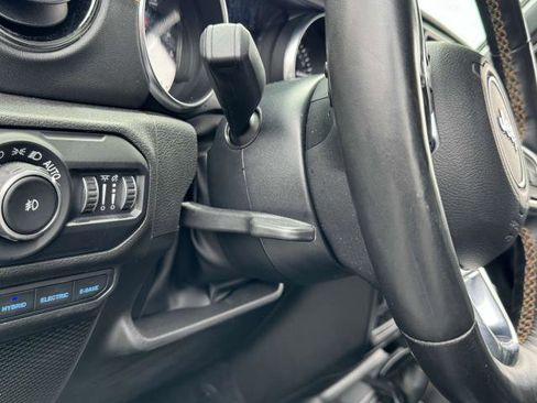 Used 2022 Jeep Wrangler Unlimited Sahara image 11