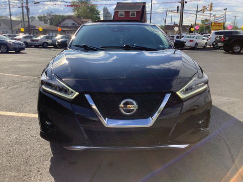 Used 2021 Nissan Maxima Platinum w/ Sport Mat Group FWD image 2