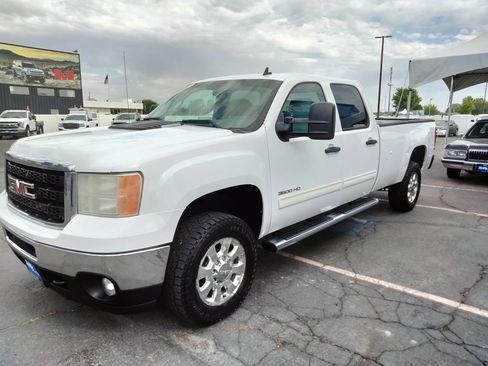 Used 2011 GMC Sierra 3500 SLE w/ SLE Preferred Package image 3