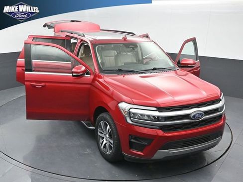 Used 2022 Ford Expedition XLT image 25