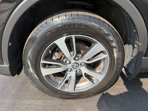 Used 2018 Toyota RAV4 XLE AWD/4WD image 10