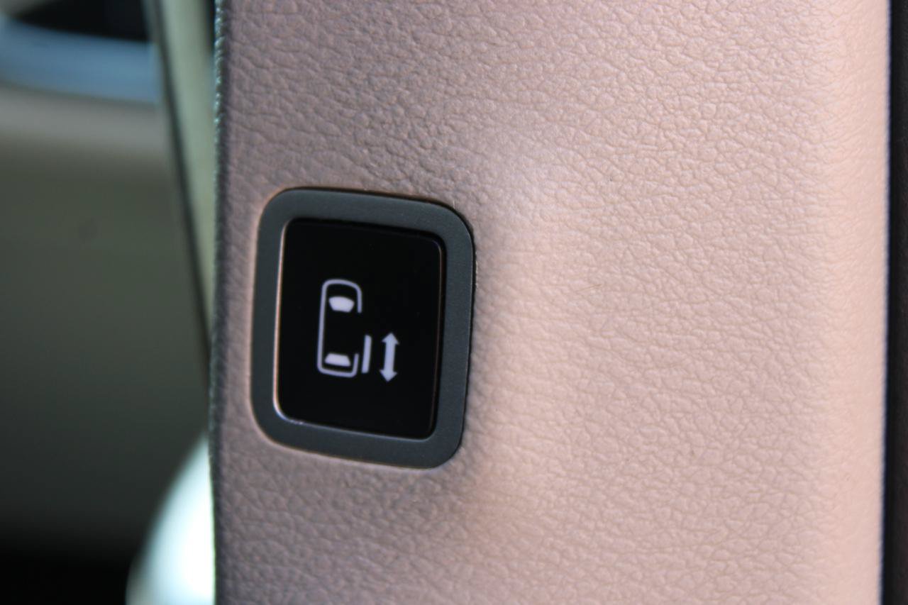 Used 2019 Chrysler Pacifica Limited FWD image 51