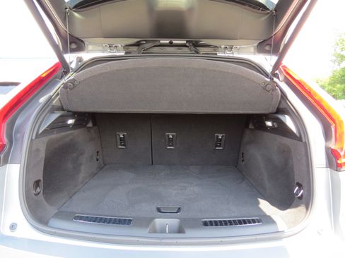 Certified 2024 Cadillac XT4 Premium Luxury image 9