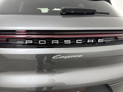 New 2026 Porsche Cayenne image 19