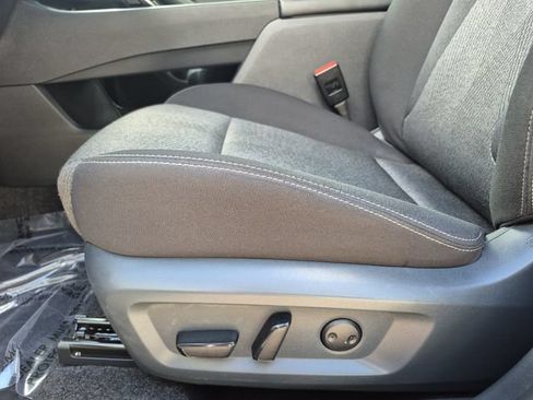 Certified 2025 Nissan Rogue SV AWD/4WD image 17