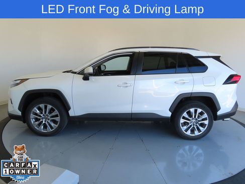 Used 2022 Toyota RAV4 XLE Premium image 8
