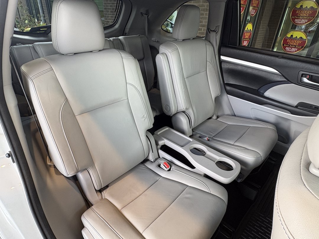 Used 2017 Toyota Highlander XLE AWD/4WD image 32
