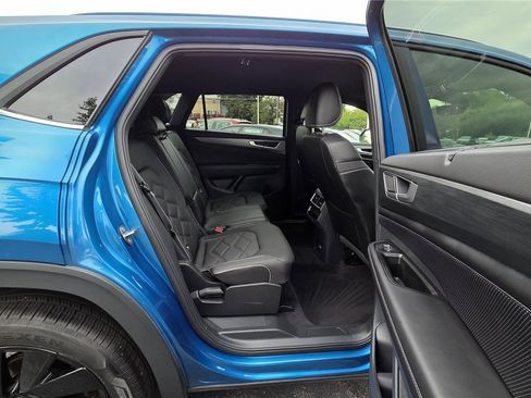 Certified 2024 Volkswagen Atlas Cross Sport SE w/ Black Wheel Package AWD/4WD image 33