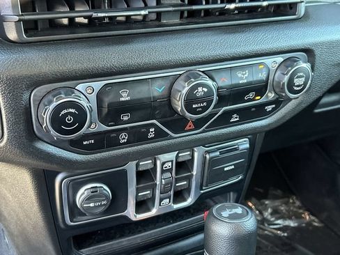 Used 2024 Jeep Wrangler Unlimited Sport AWD/4WD image 26