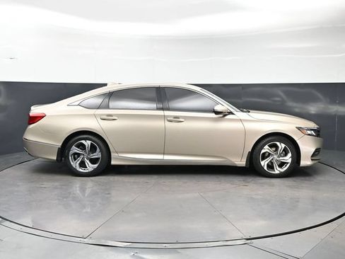 Used 2019 Honda Accord EX image 4