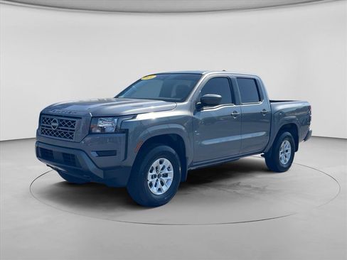 Used 2024 Nissan Frontier SV AWD/4WD image 3