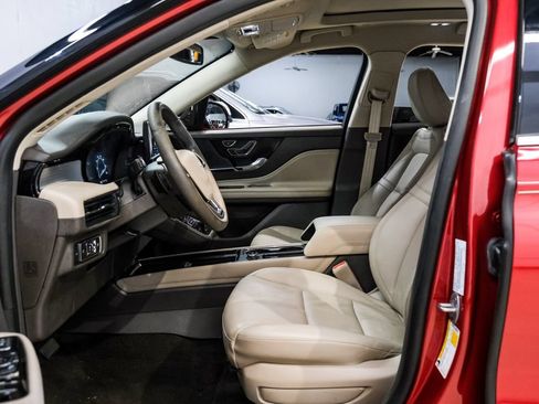 Used 2022 Lincoln Corsair AWD w/ Premium Package image 4