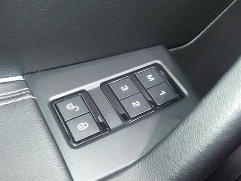 Used 2019 Jaguar F-PACE SVR image 19