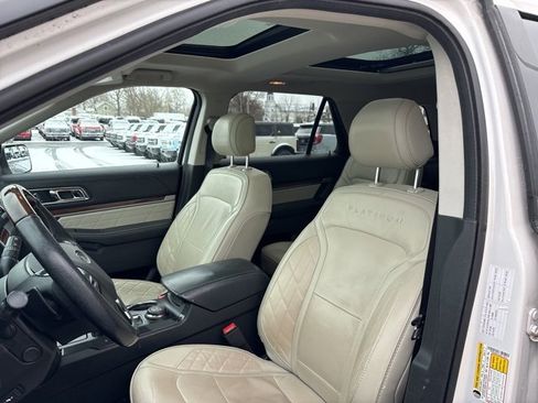 Used 2017 Ford Explorer Platinum image 4