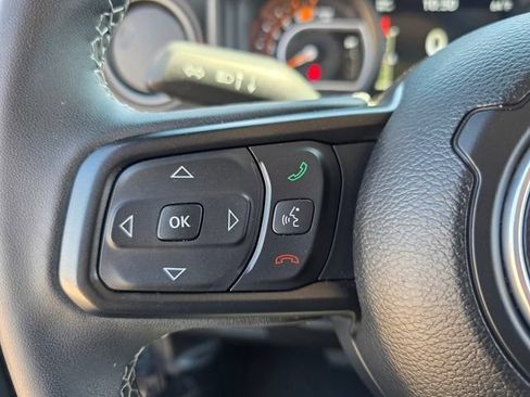 Used 2025 Jeep Wrangler Unlimited Rubicon AWD/4WD image 21
