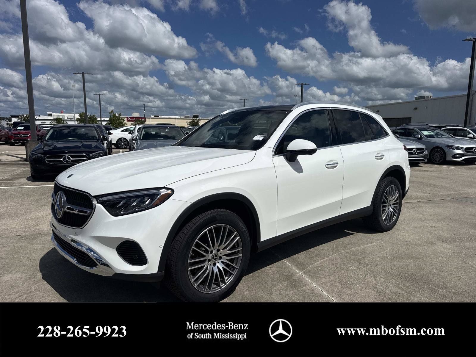 Used 2026 Mercedes-Benz GLC 300 image 1