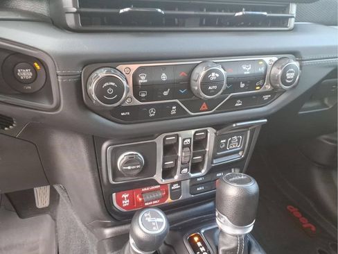 Used 2024 Jeep Gladiator Mojave w/ Technology Group AWD/4WD image 27