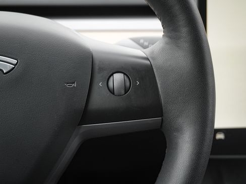 Used 2023 Tesla Model Y Performance image 21