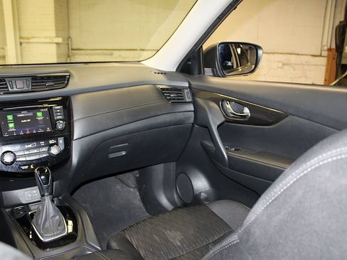 Used 2020 Nissan Rogue SV w/ Premium Package AWD/4WD image 33