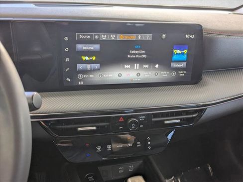 Used 2025 Nissan Kicks SR AWD/4WD image 14