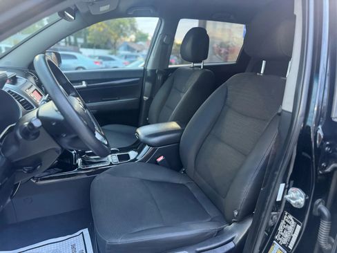 Used 2014 Kia Sorento LX image 9