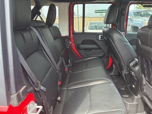 Used 2022 Jeep Wrangler Unlimited Rubicon 4xe AWD/4WD image 26
