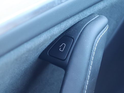 Used 2023 Tesla Model Y AWD image 13