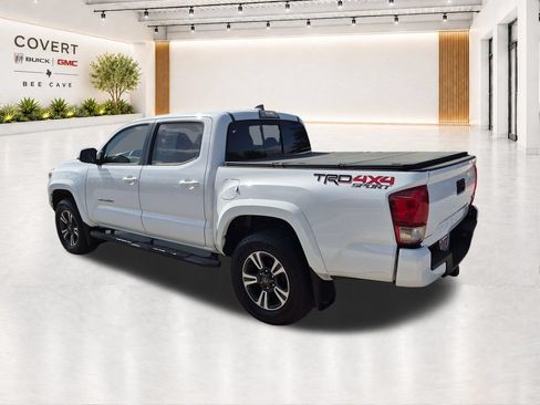 Used 2017 Toyota Tacoma TRD Sport w/ Tow Package (A/T) AWD/4WD image 10
