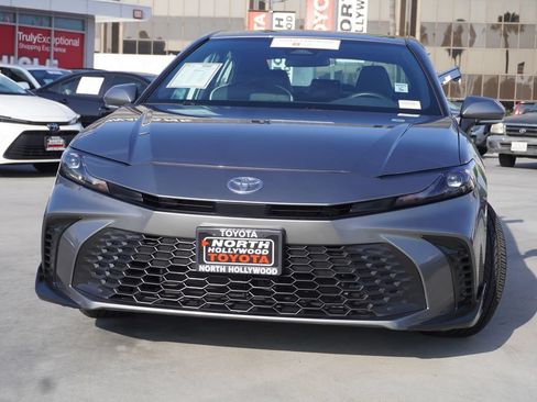 Certified 2026 Toyota Camry SE FWD image 3