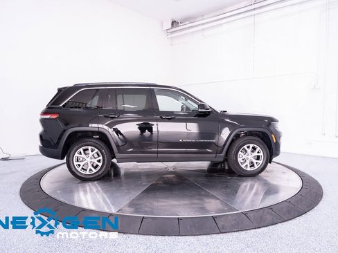 Used 2022 Jeep Grand Cherokee Limited image 33