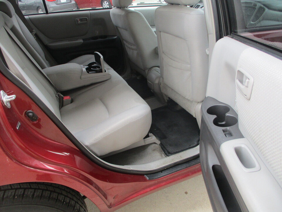 Used 2006 Toyota Highlander 2WD w/ Cold Weather Pkg image 20