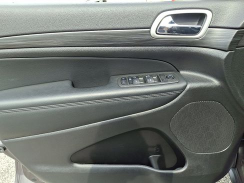 Used 2021 Jeep Grand Cherokee Laredo X image 14