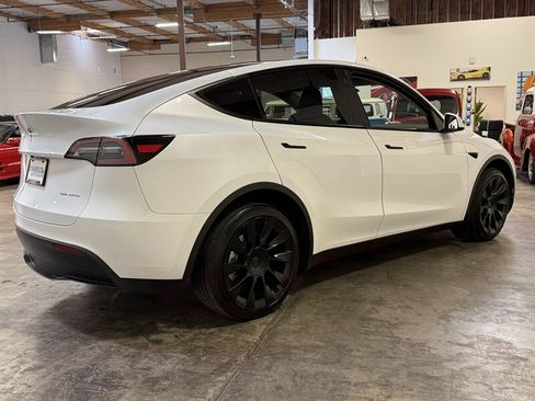 Used 2023 Tesla Model Y Long Range AWD/4WD image 7