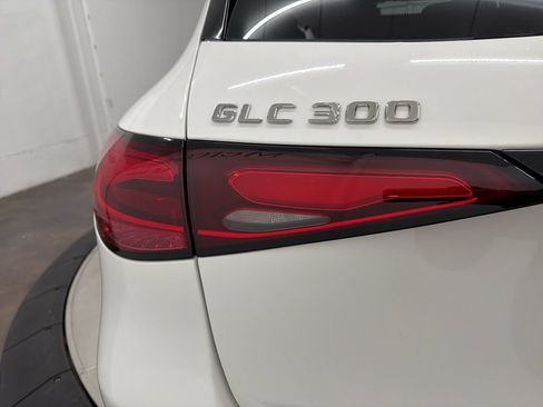 Used 2026 Mercedes-Benz GLC 300 4MATIC image 11