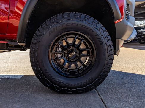 Used 2023 Chevrolet Colorado Trail Boss w/ Technology Package image 11