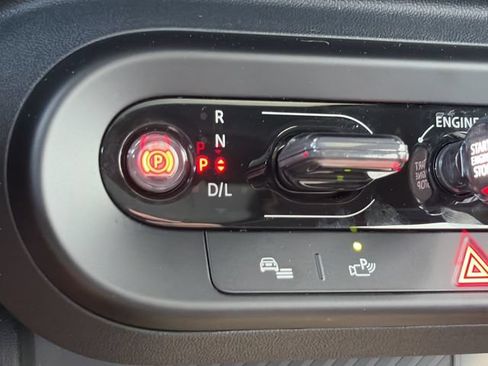Used 2025 MINI Cooper 4-Door Hardtop FWD image 30