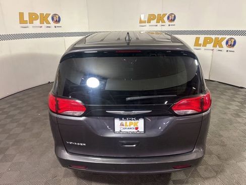 Used 2023 Chrysler Voyager LX FWD image 7
