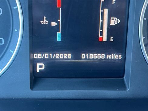 Used 2015 Land Rover LR2 HSE image 32