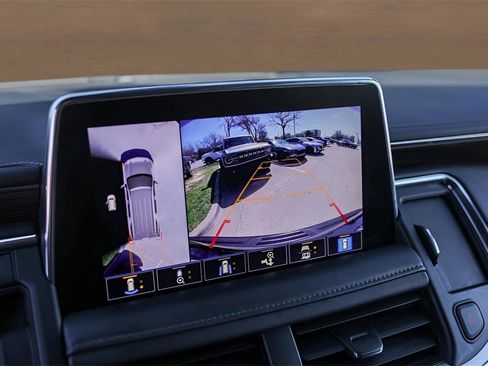 Used 2021 Chevrolet Tahoe LT w/ LT Signature Package image 16