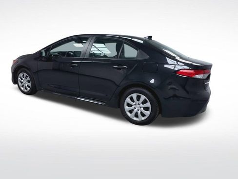 Used 2021 Toyota Corolla LE w/ Carpet Mat Package (TMS) FWD image 6