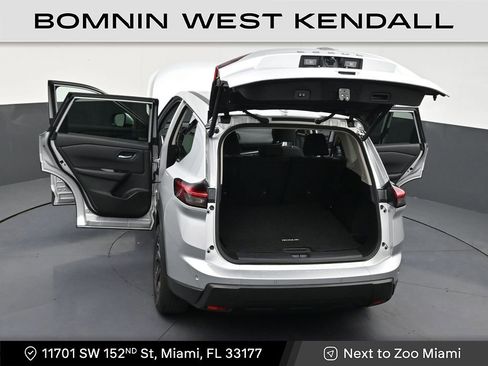 Used 2024 Nissan Rogue SV image 33