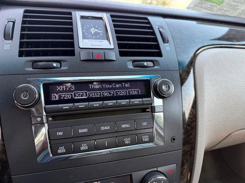 Used 2010 Cadillac DTS Luxury image 27