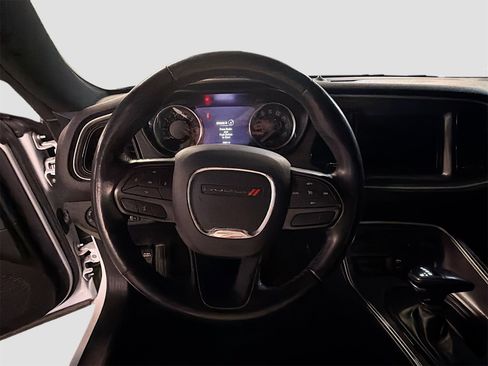 Used 2022 Dodge Challenger SXT image 11