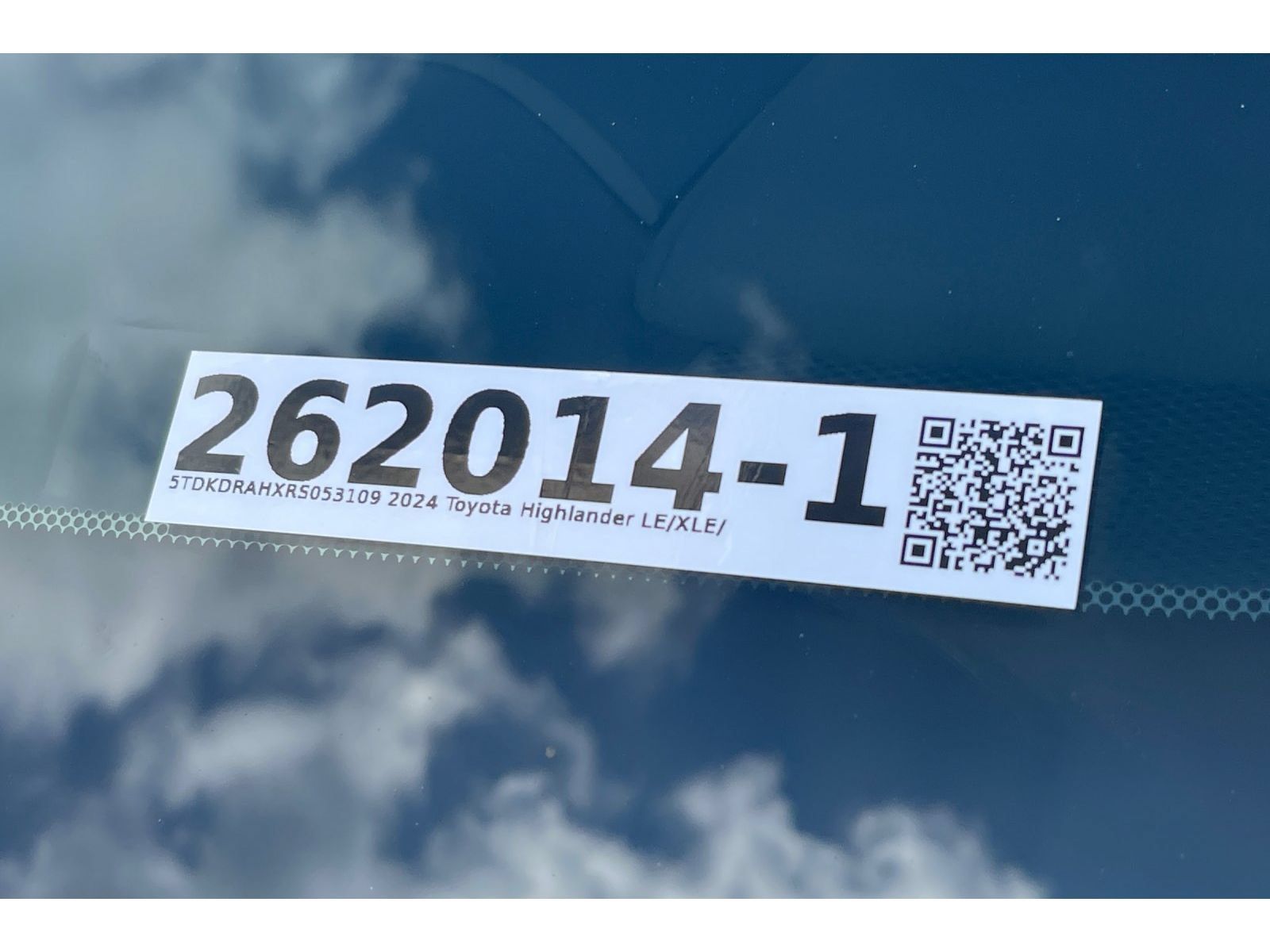 Used 2024 Toyota Highlander XLE FWD image 20