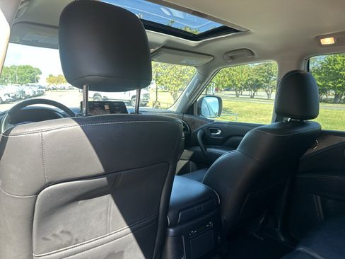 Used 2023 INFINITI QX80 Premium Select w/ All-Season Package RWD image 17