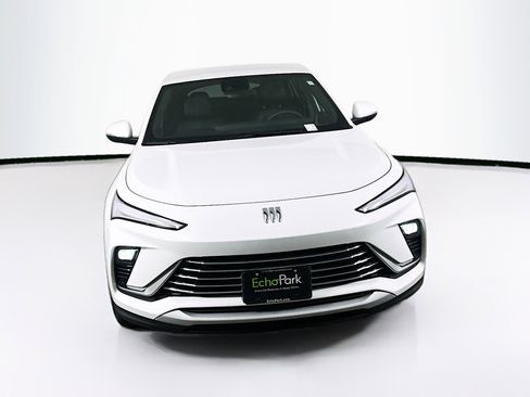 Used 2025 Buick Envista Preferred image 2