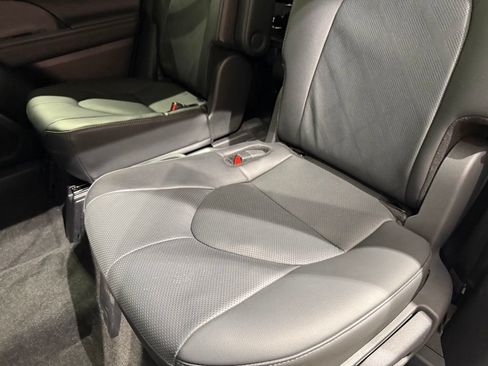 Certified 2024 Toyota Highlander Platinum AWD/4WD image 21